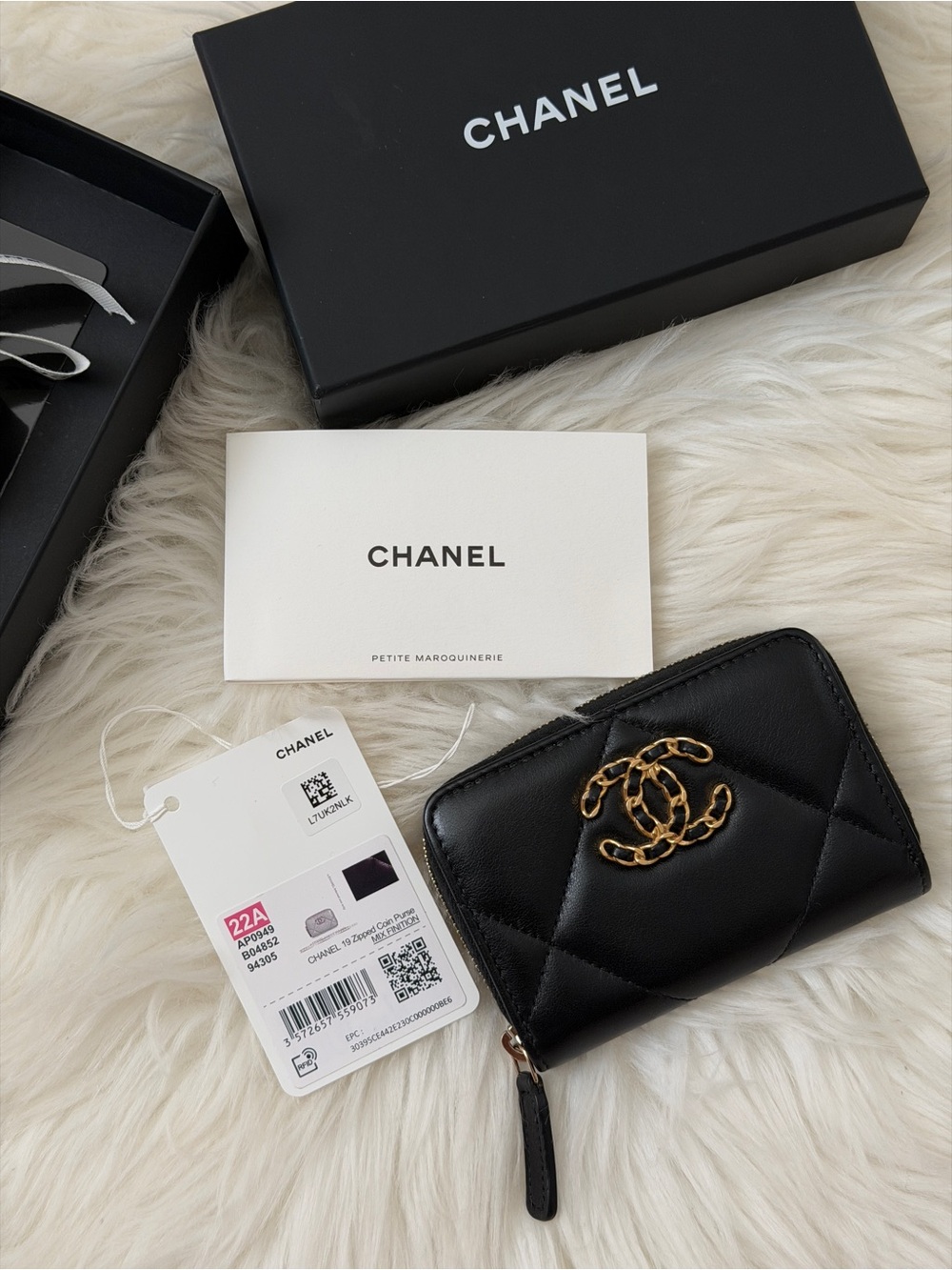 AUTH Excellent Chanel 19 Black Lambskin Card Holder Mini Wallet Coin Purse